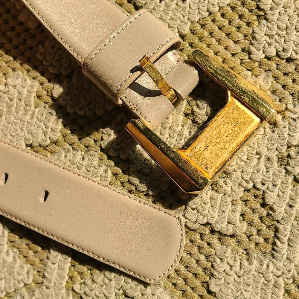 Vintage 1988 Liz‎ Claiborne Leather Cream Belt VTG Gold Buckle M